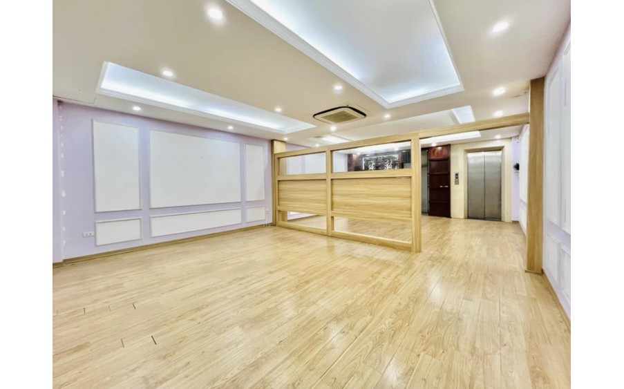 Cho thuê nhanh tòa nhà ngõ oto tránh Nguyên Hồng, 70m2 x 7 tầng, Giá 68 triệu (CTL),  kinh doanh bất chấp (trừ hàng ăn)